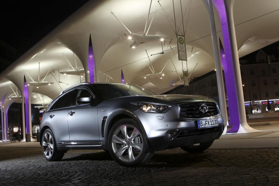  Infiniti FX30d S 2012 года  (фото 13 из 28)